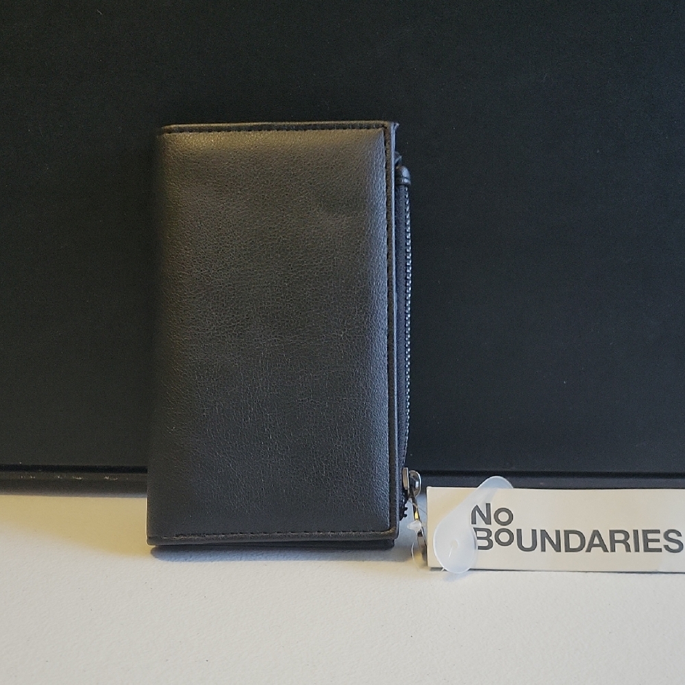 No Boundaries Black Wallet with Zipper
